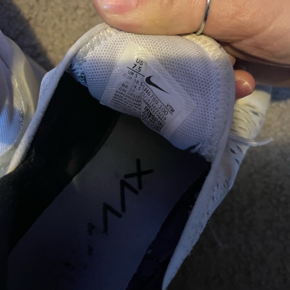 Nike Air Max 270 - Picture 4 of 5